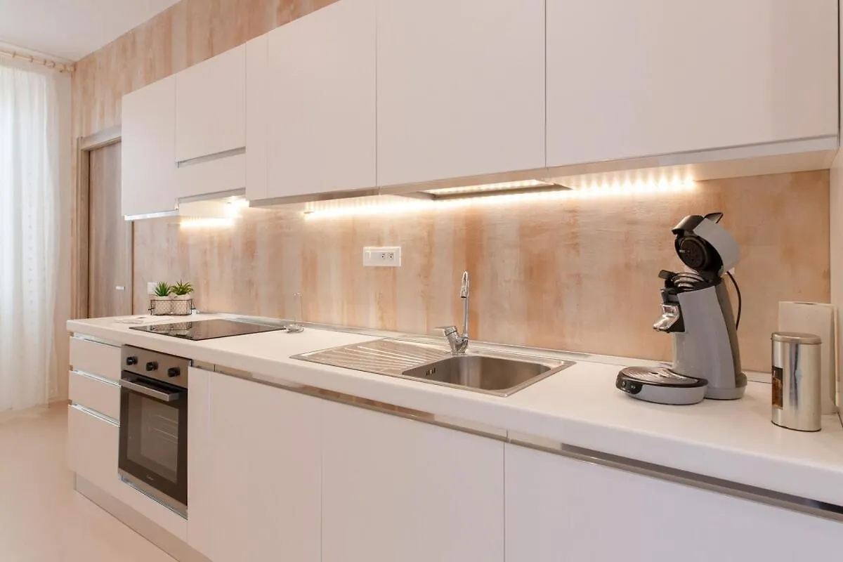 3 Rooms - Downtown Cannes - 2 Min From Palais Festivals 0*,  Francie