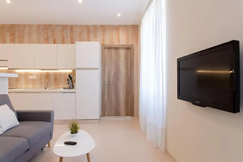 3 Rooms - Downtown Cannes - 2 Min From Palais Festivals 0*,  France