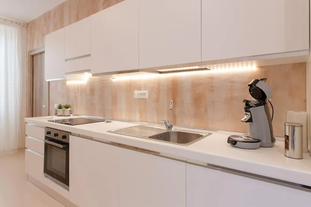 3 Rooms - Downtown Cannes - 2 Min From Palais Festivals 0*,  France